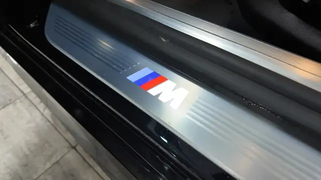 BMW 7 Series view 21