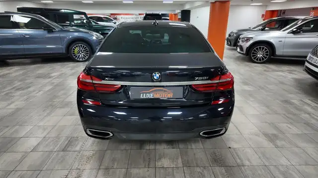 BMW 7 Series view 5