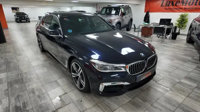 BMW 7 Series view 8