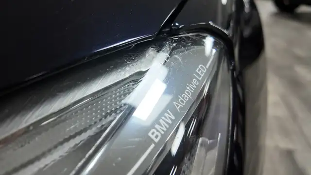 BMW 7 Series view 11