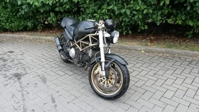Ducati Monster 937 - foto 2