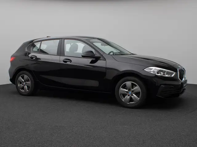BMW 1 Series view 4