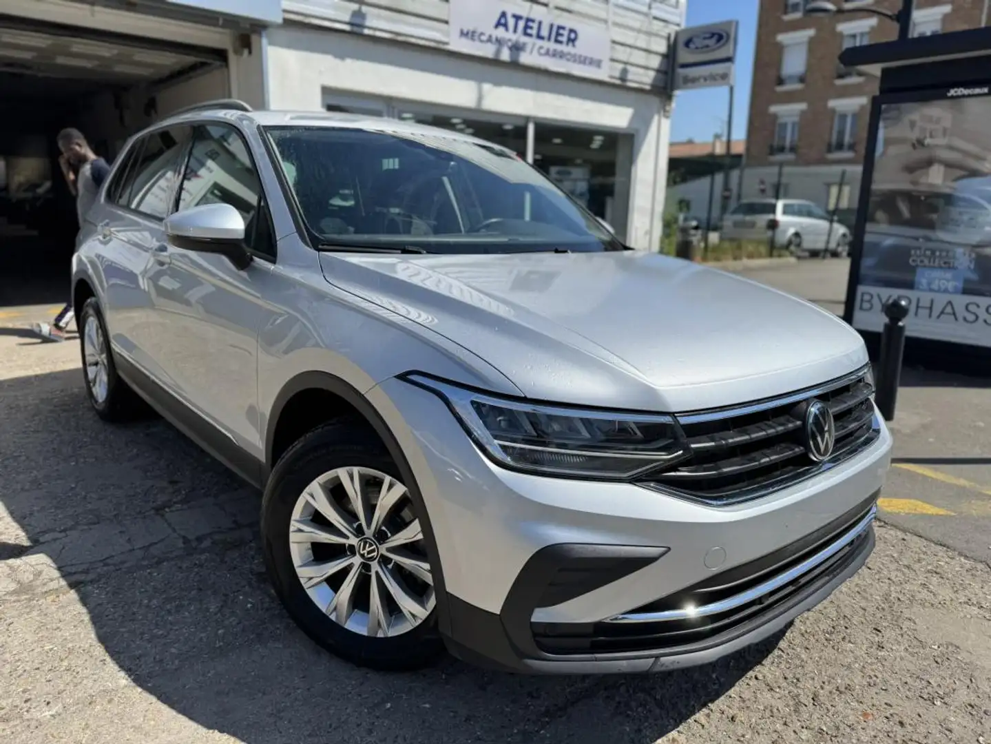 Volkswagen Tiguan 1.5 TSI DSG 150 LIFE Gris - 1