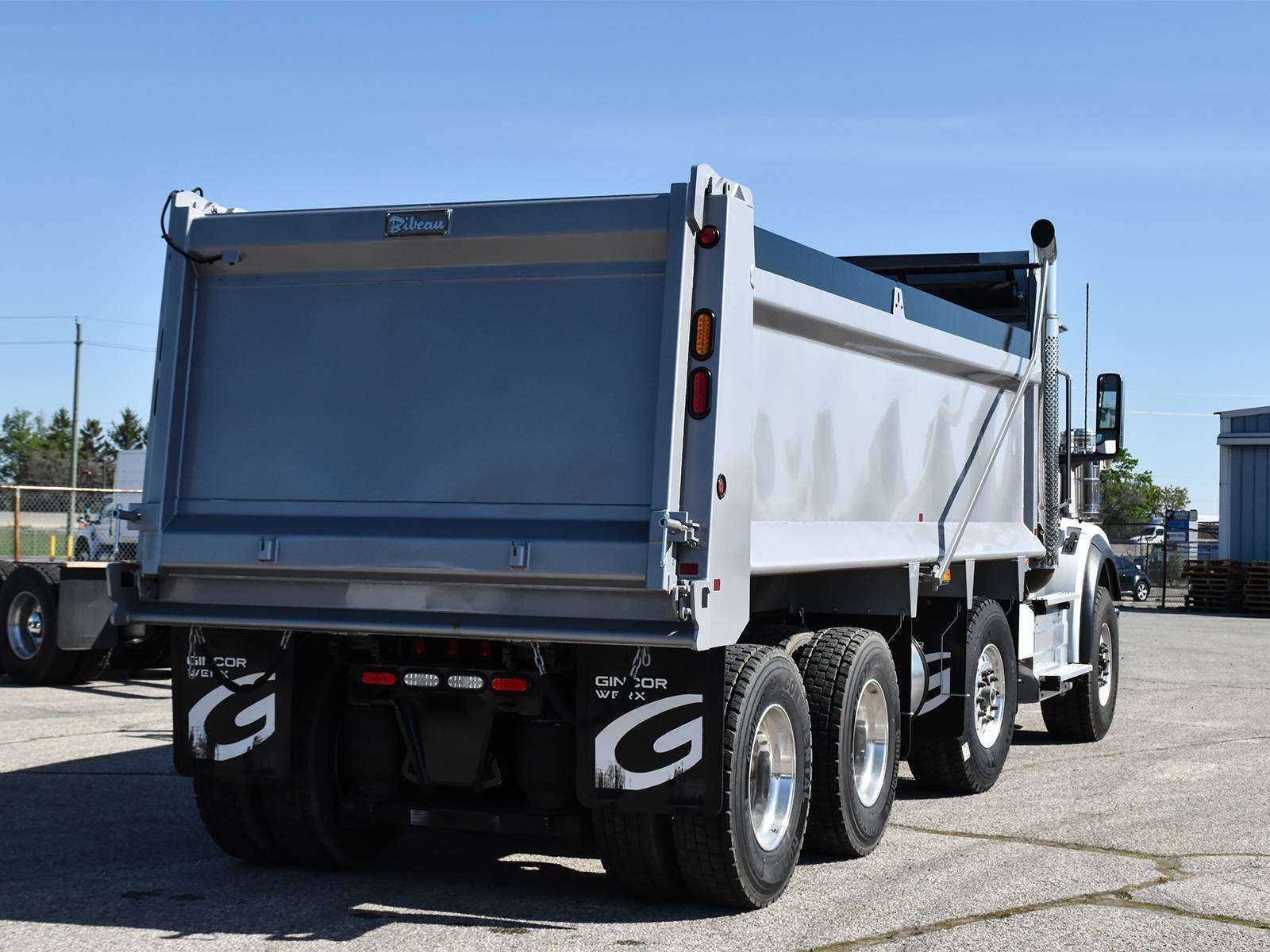 2027 International HX620