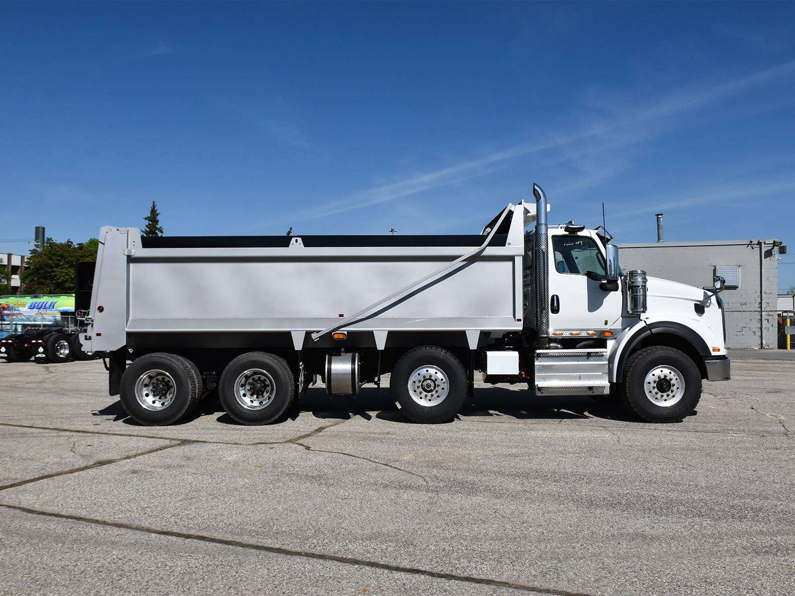 2027 International HX620