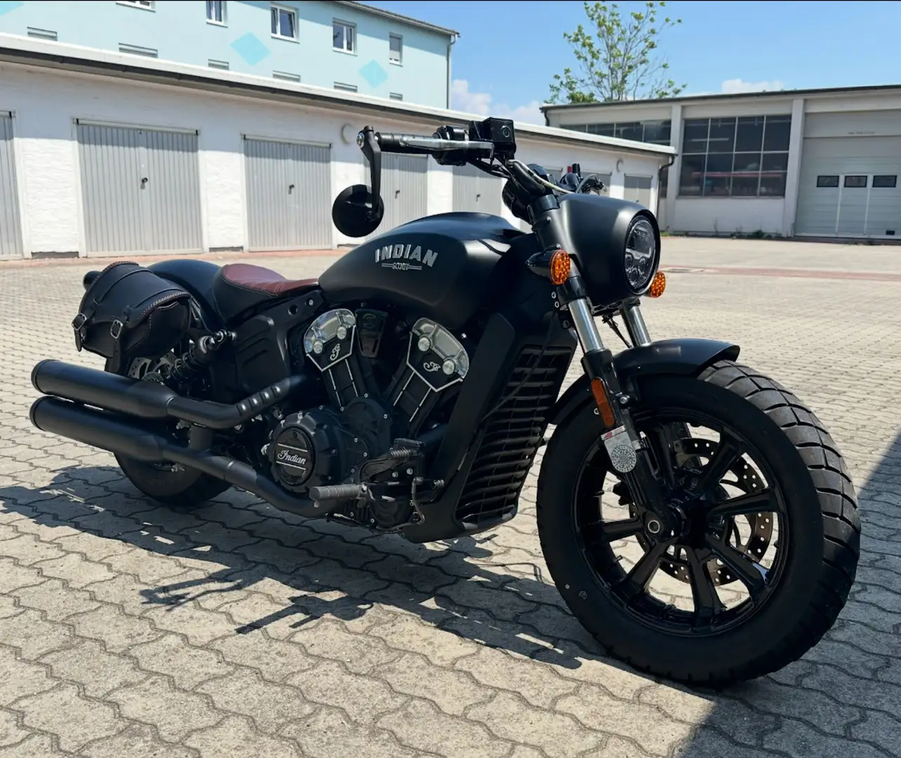 Indian Scout Bobber Schwarz - 1