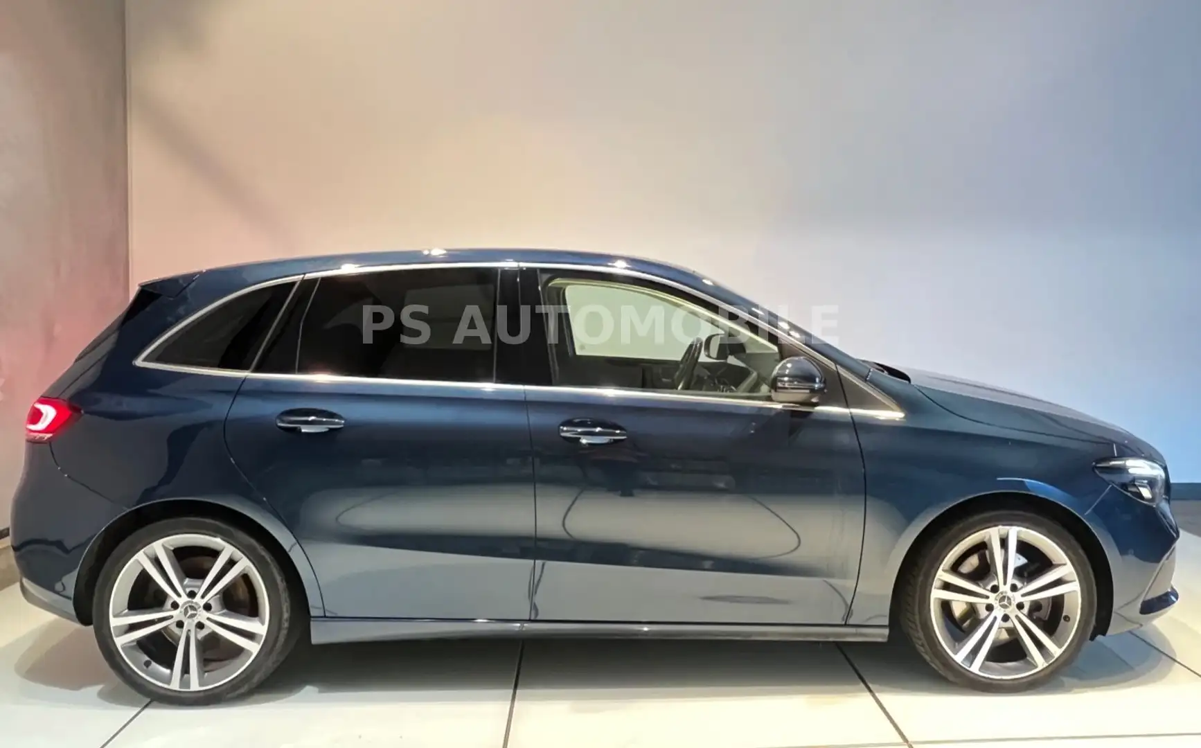 Mercedes-Benz B 250 DCT/LED/NAVI/ParkAss/MBUX/DAB+/AHK Modrá - 1
