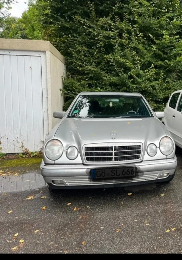 Mercedes-Benz 200 - 1