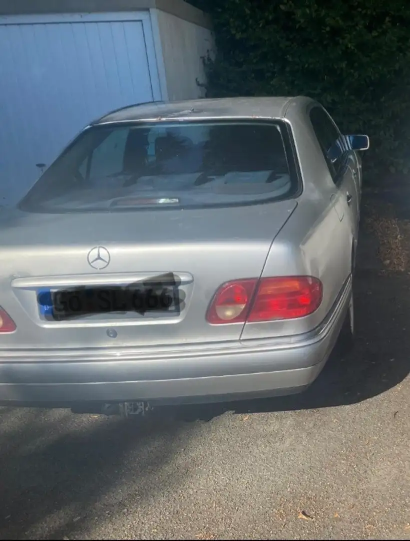 Mercedes-Benz 200 - 2