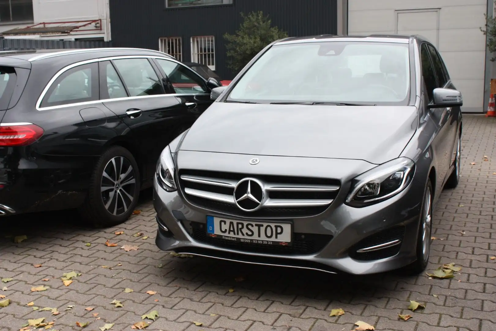 Mercedes-Benz B 220 4Matic Urban Style Edition Grau - 2