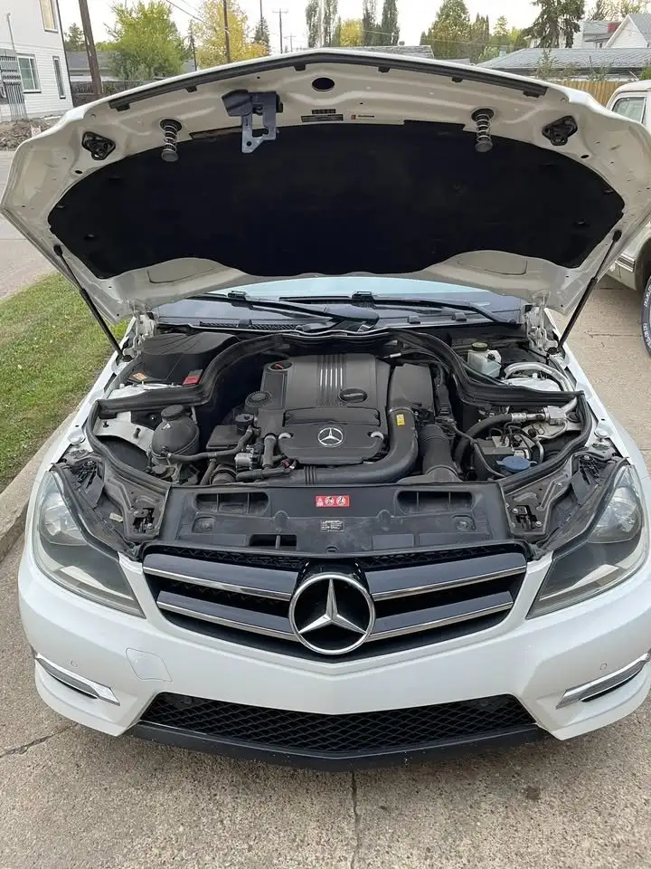 Mercedes-Benz C-Class снимка Mercedes-Benz C-Class