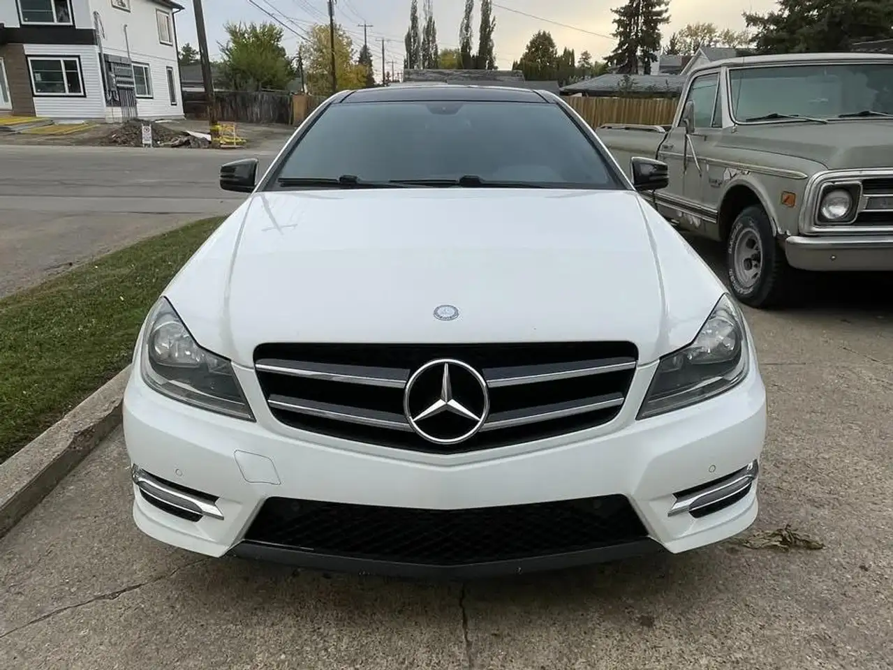 Mercedes-Benz C-Class снимка Mercedes-Benz C-Class