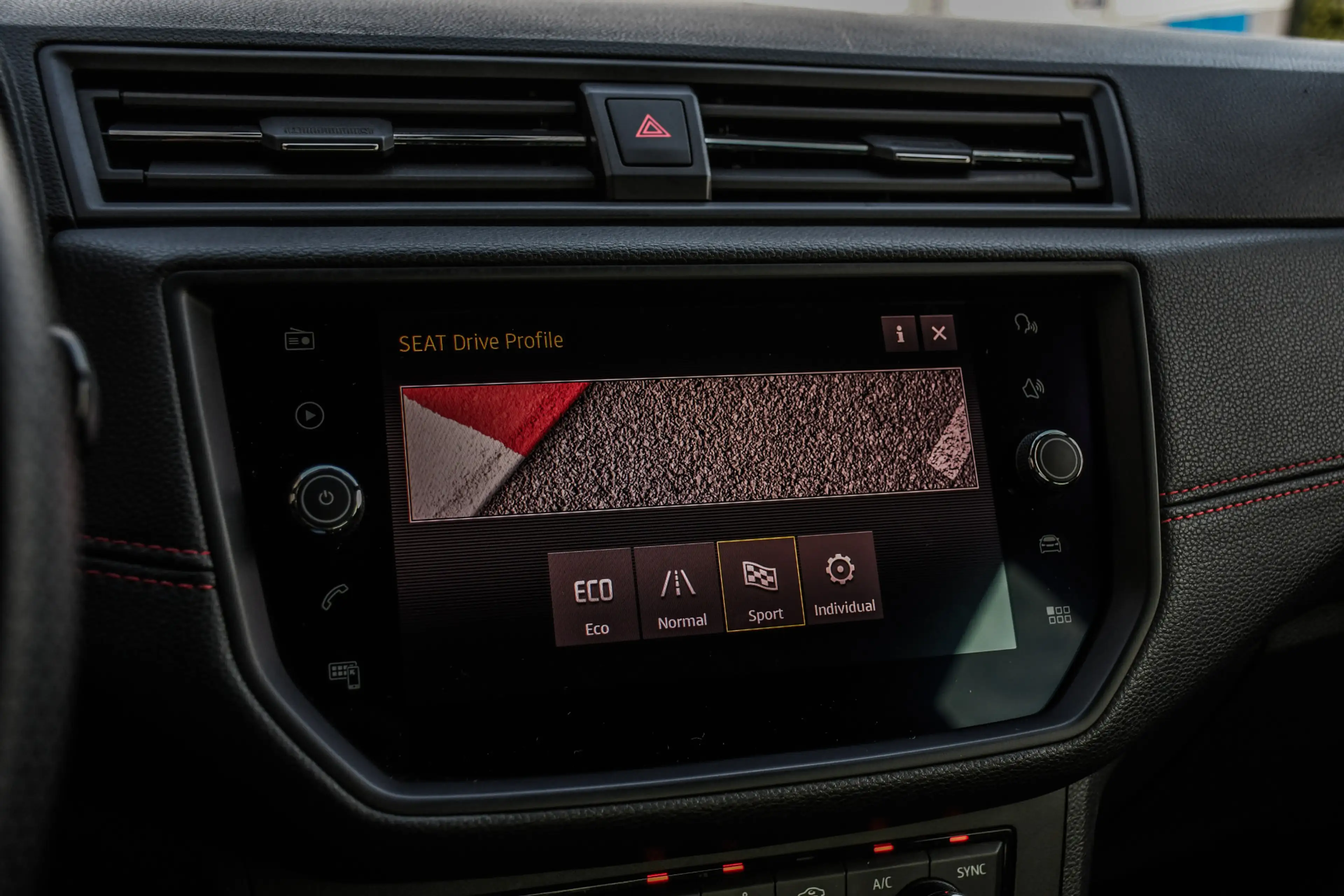 SEAT Arona 1.0 TSI FR — photo 15