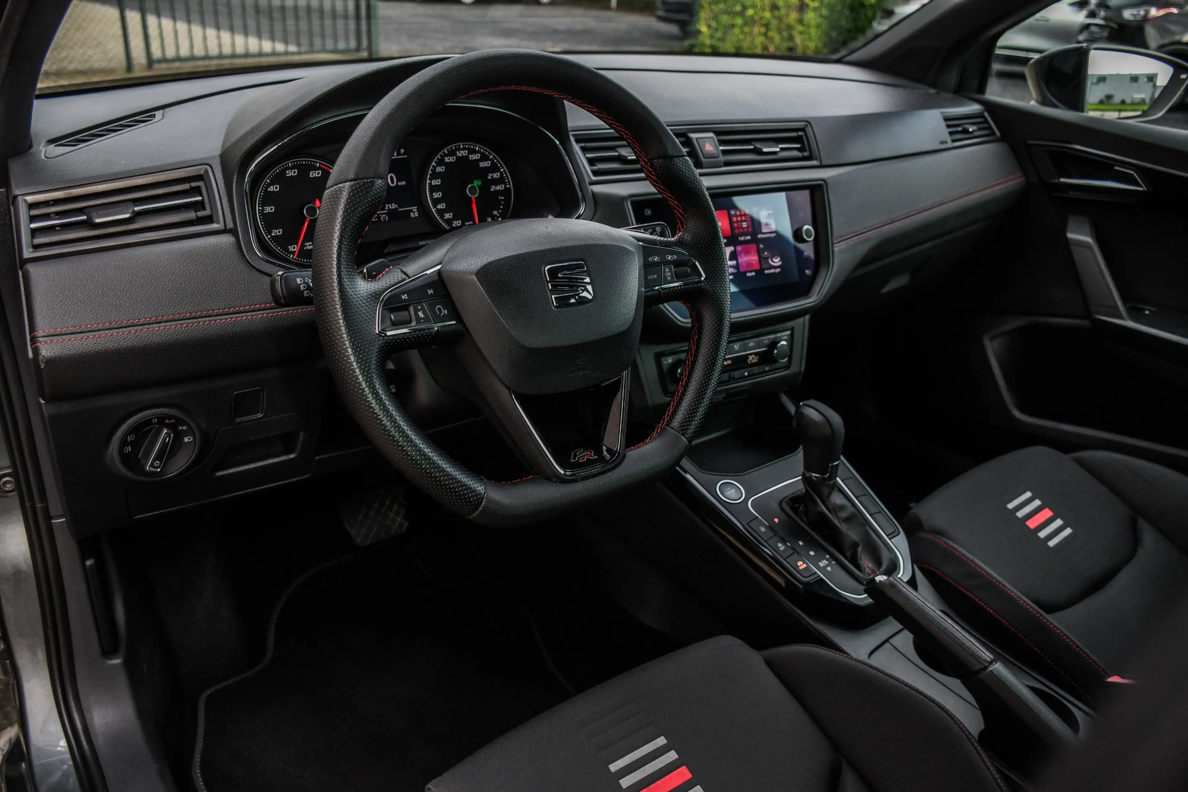 SEAT Arona 1.0 TSI FR — photo 6
