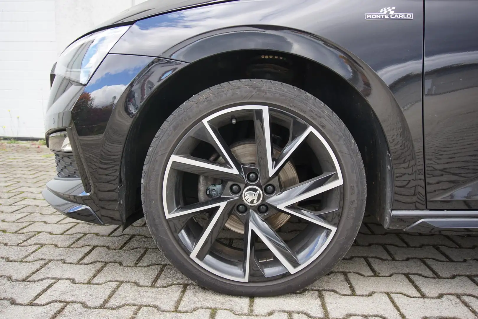 Skoda Scala 1.0TSI Monte Carlo Navi/MirroL Kamera Pano Schwarz - 2