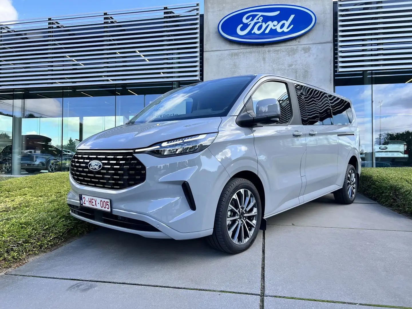 Ford Tourneo Custom Titanium X / 170 PK AWD / Omgebouwd naar dubbele Grigio - 2