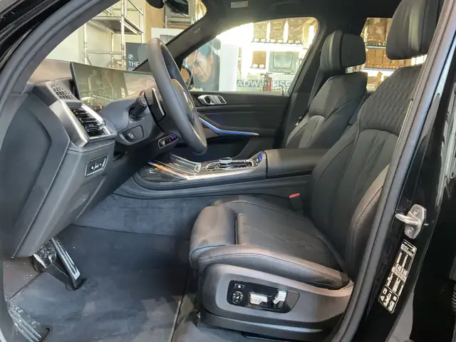 BMW X7 view 7