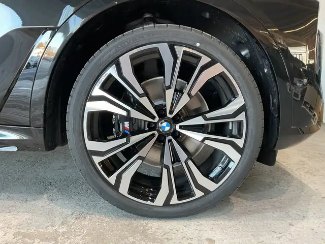 BMW X7 view 15