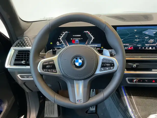 BMW X7 view 4