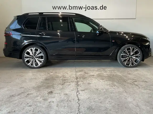 BMW X7 view 14