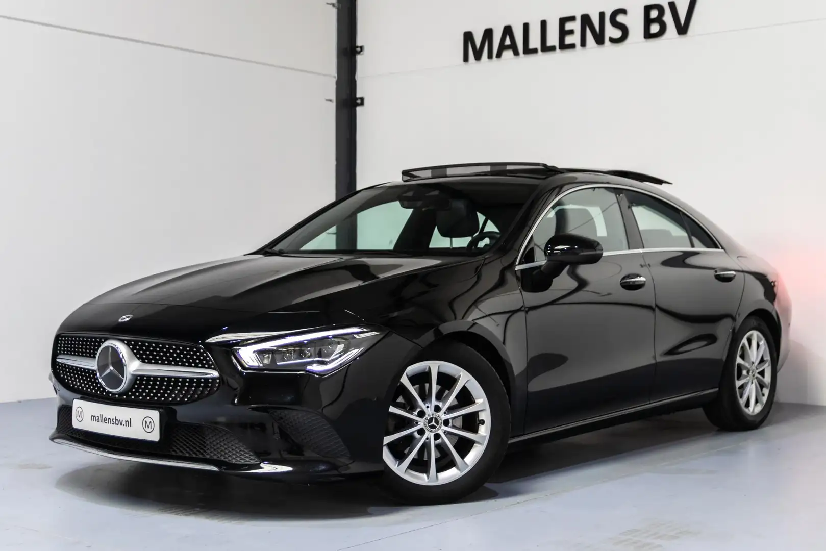 Mercedes-Benz CLA 180 Business Solution Luxury PANO/MEMORY/LEER/NAP/DEAL Noir - 1