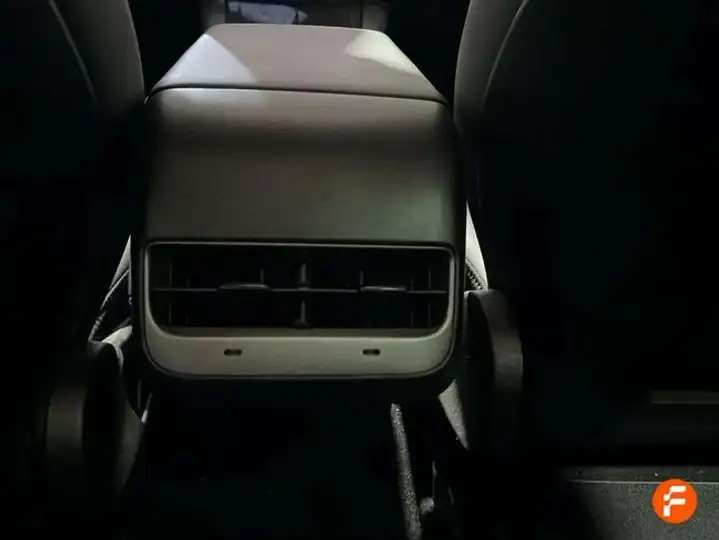 Tesla Model 3 2024, foto 26