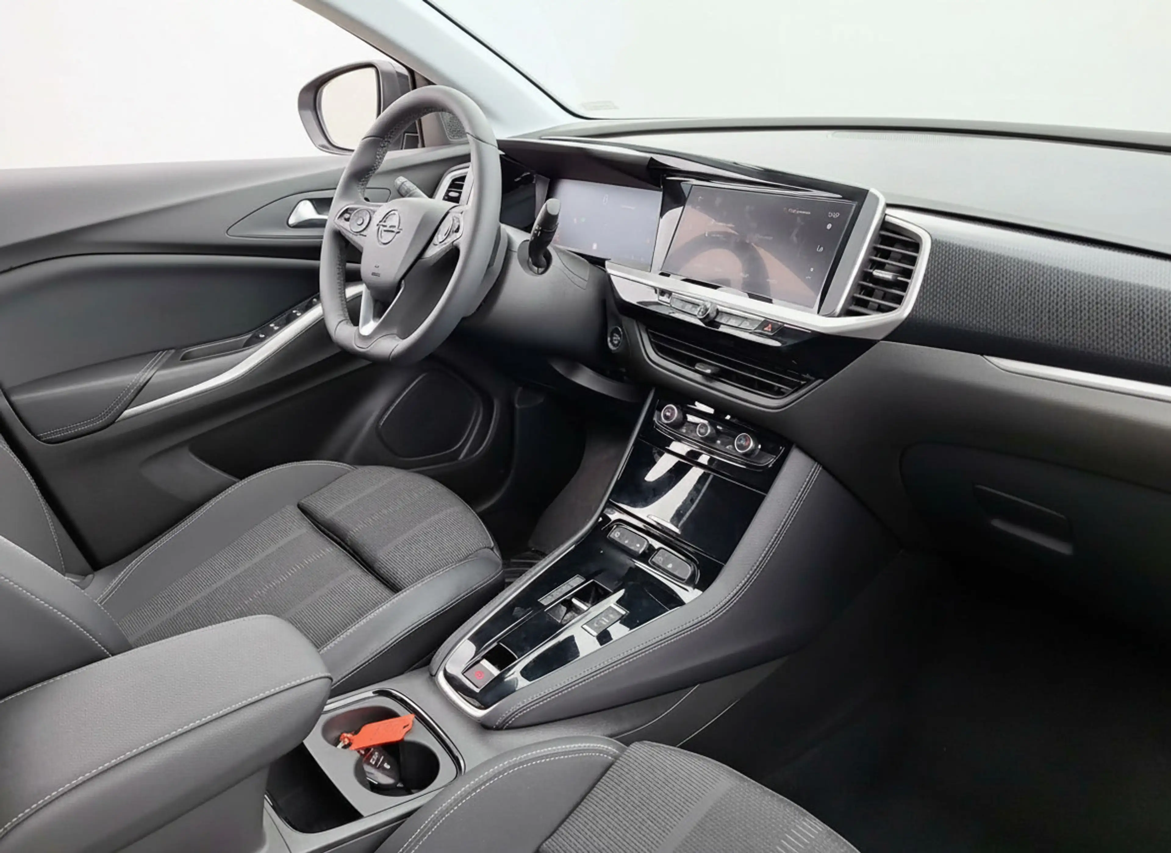 Opel Grandland 1.6 Turbo Plug-In Hybrid GS Line — photo 2