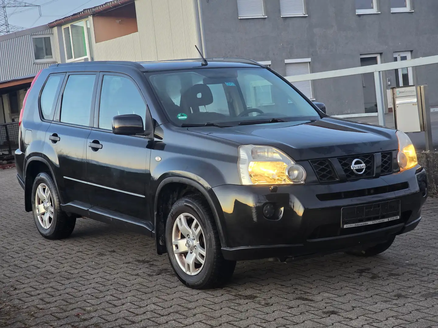 Nissan X-Trail XE 4X4 Schwarz - 1