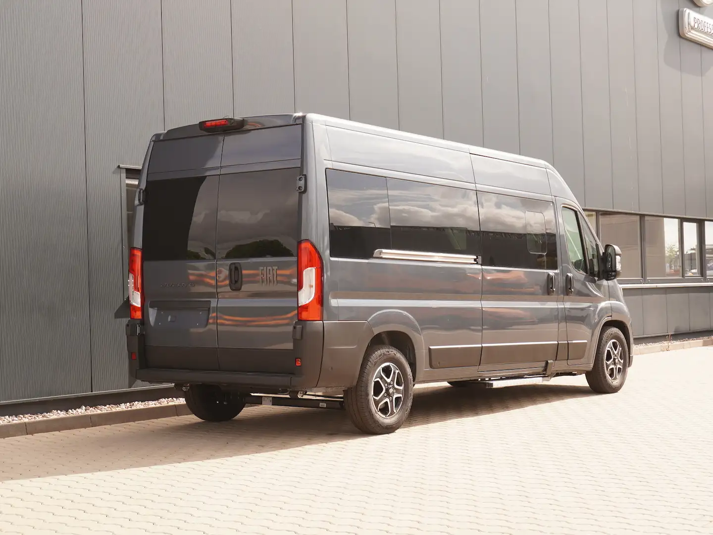 Fiat Ducato Modular L3H2 180 AT / Schnierle 9-Sitzer Grau - 2