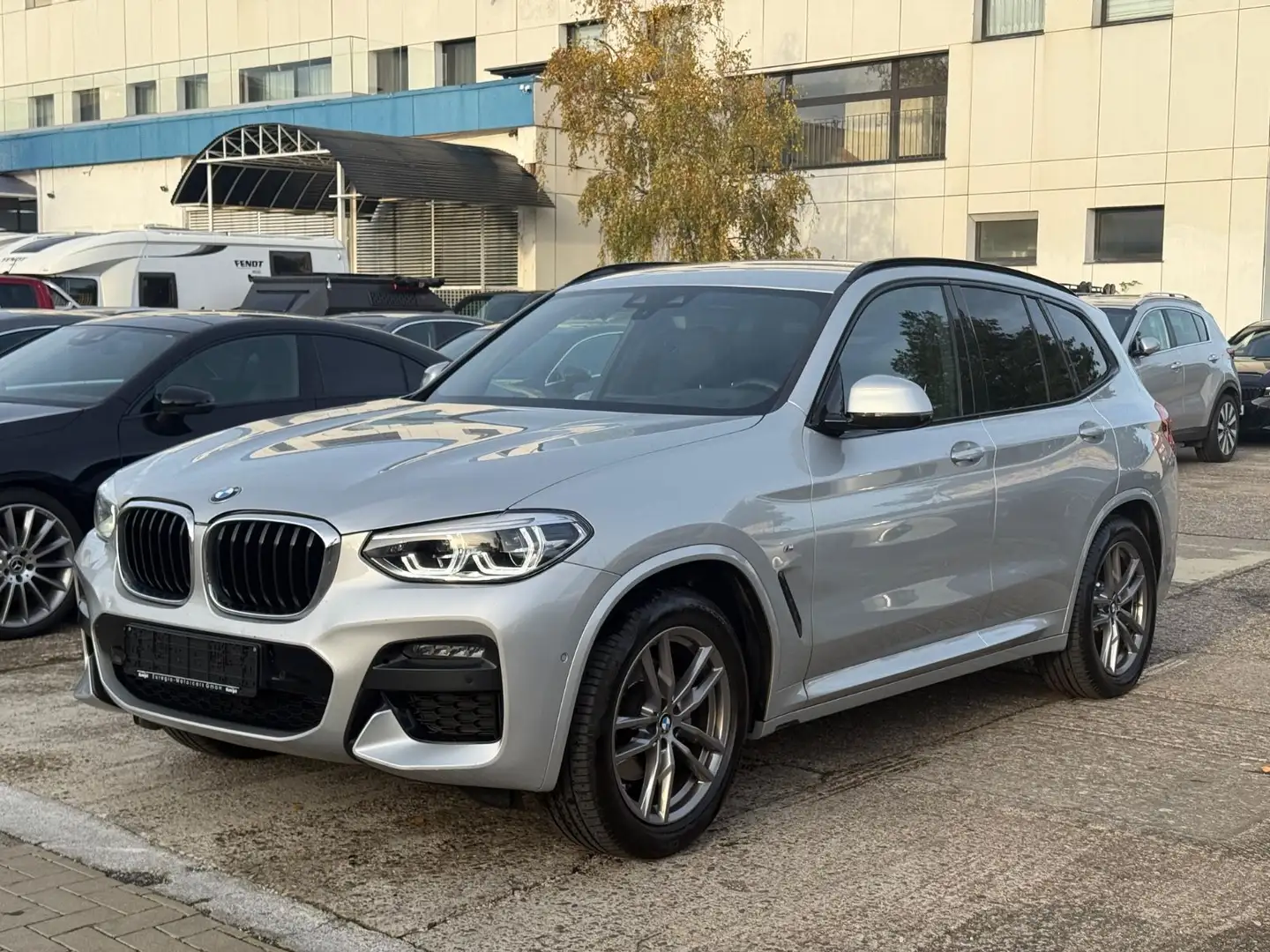 BMW X3 20d M Sport/Kamera/Teilleder/Navi/HUD Silber - 2