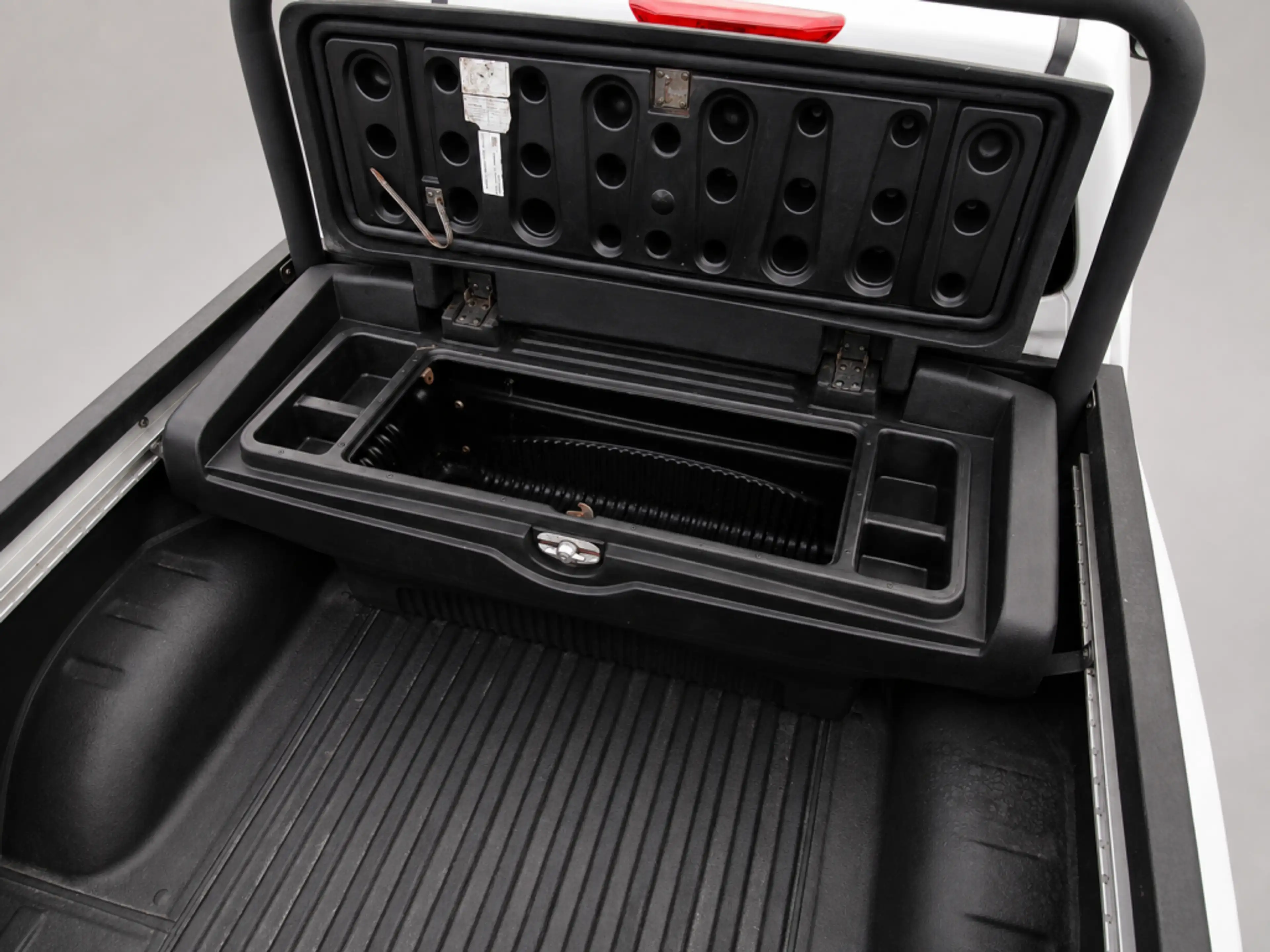 Nissan Navara 2.3 dCi N-Connecta King Cab — photo 9