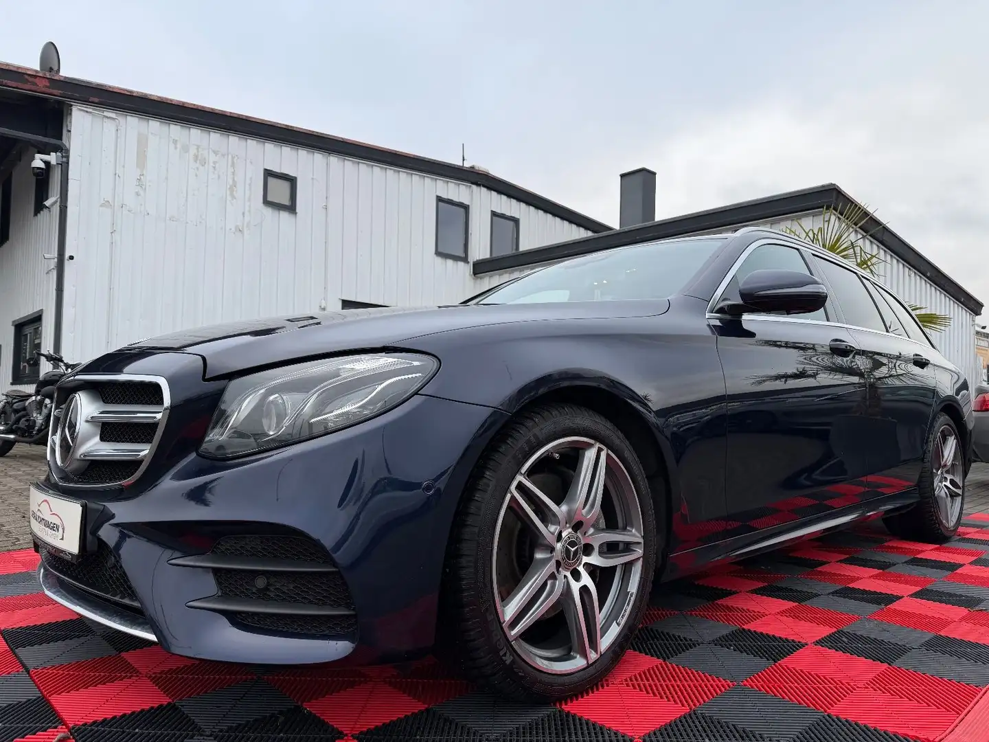 Mercedes-Benz E 350 d T-Modell * AMG Line*Multibeam LED*Pano* Blau - 1