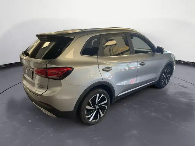 MG ZS view 3