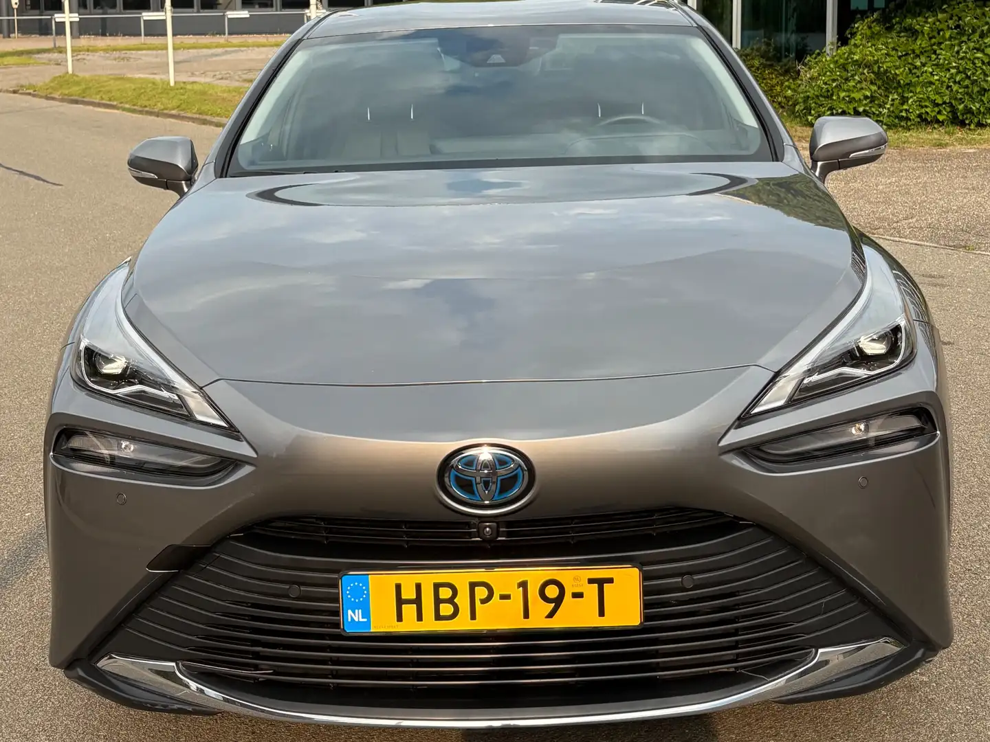 Toyota Mirai Executive Grijs - 2