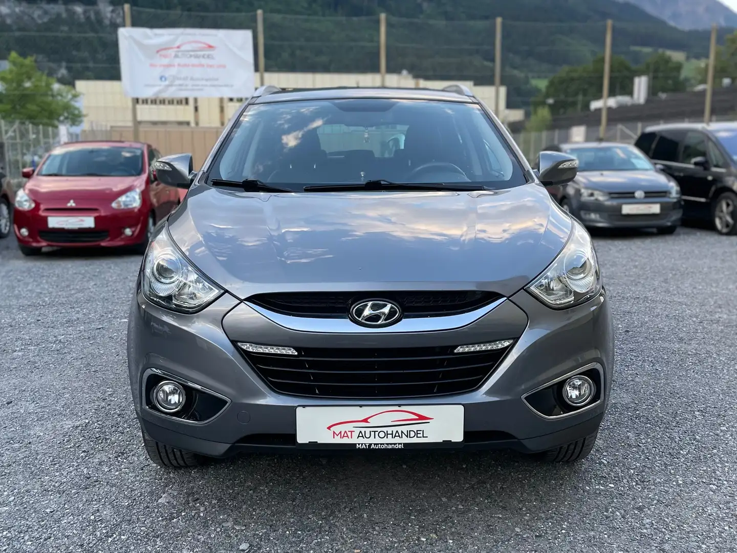 Hyundai iX35 2,0 CRDi Upgrade 4WD *AHK*NAVI*KAMERA* Grau - 2