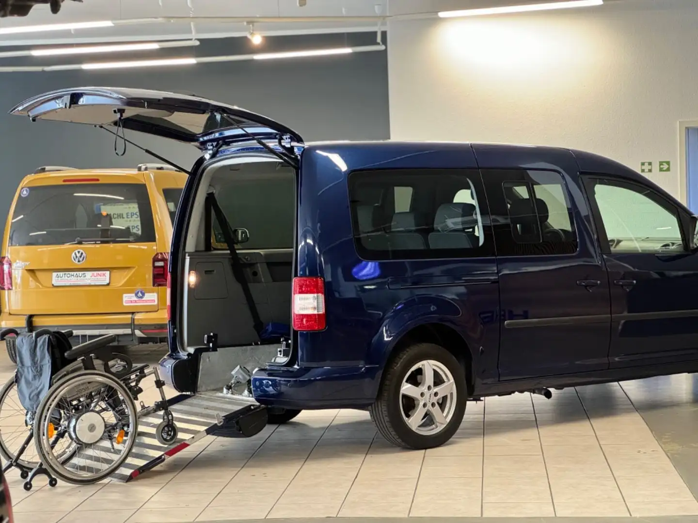 Volkswagen Caddy Maxi Behindertengerecht-Rampe Elek.SeilWin Bleu - 1
