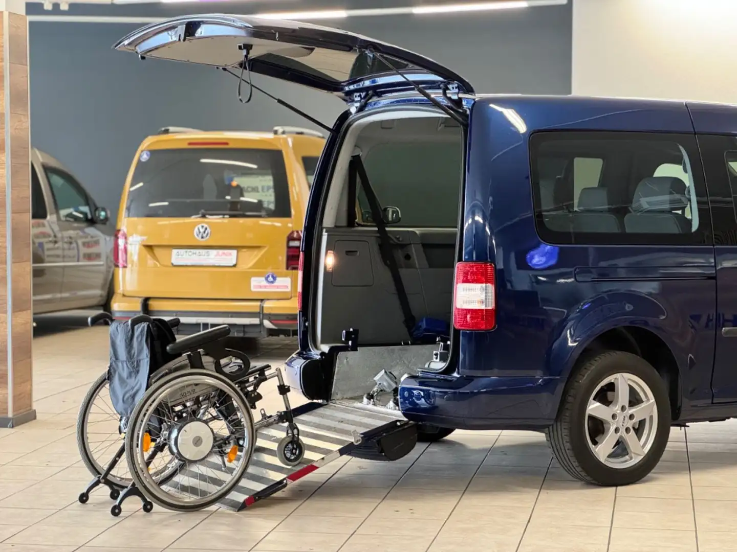 Volkswagen Caddy Maxi Behindertengerecht-Rampe Elek.SeilWin Bleu - 2
