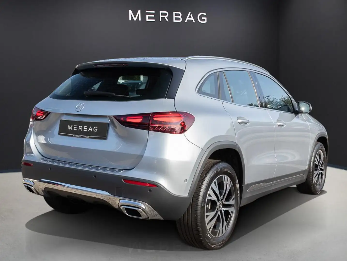 Mercedes-Benz GLA 180 W-Paket ParkAss. LED SpurH el.Heck LM Silber - 2