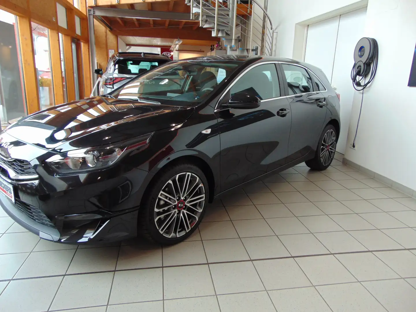 Kia Ceed / cee'd CEED_5 1.5T VIS KOMF+ (NAV) 18"Alufelgen Schwarz - 1