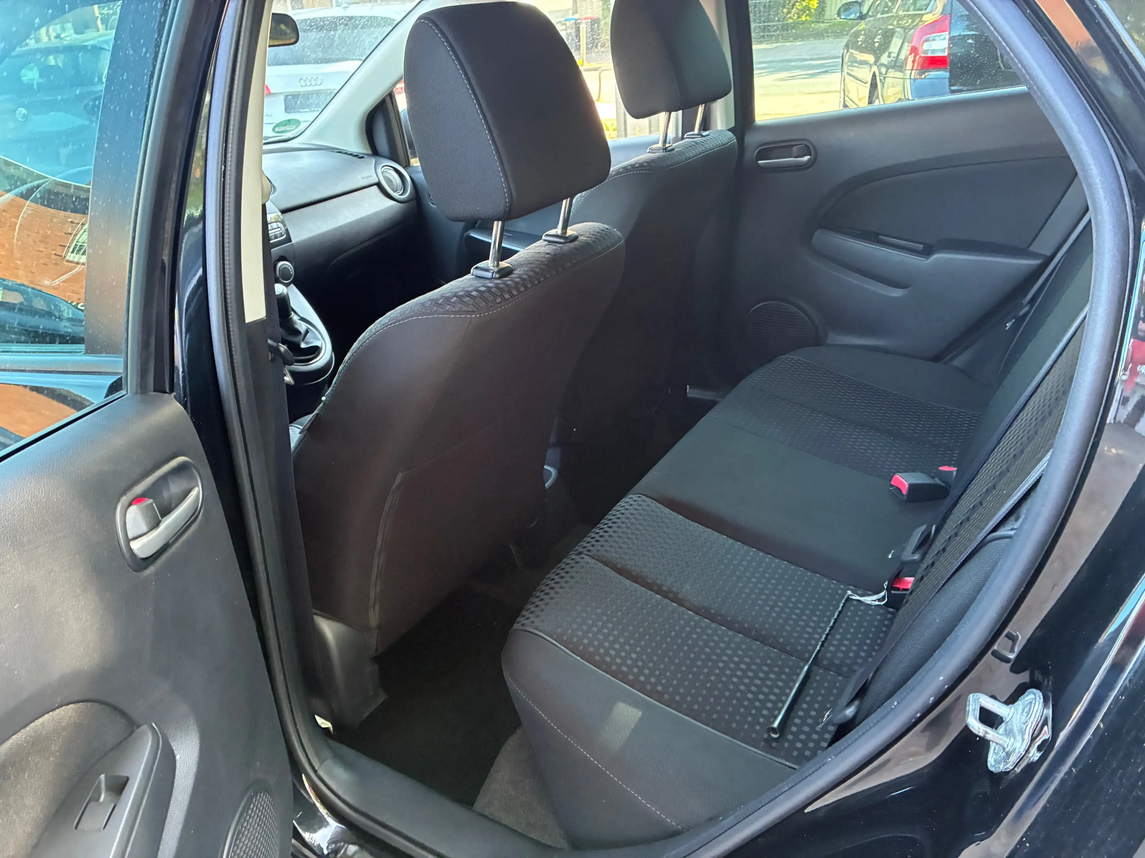 Mazda 2 1.3 Sendo Klimaautom. Sitzheizung PDC — photo 3