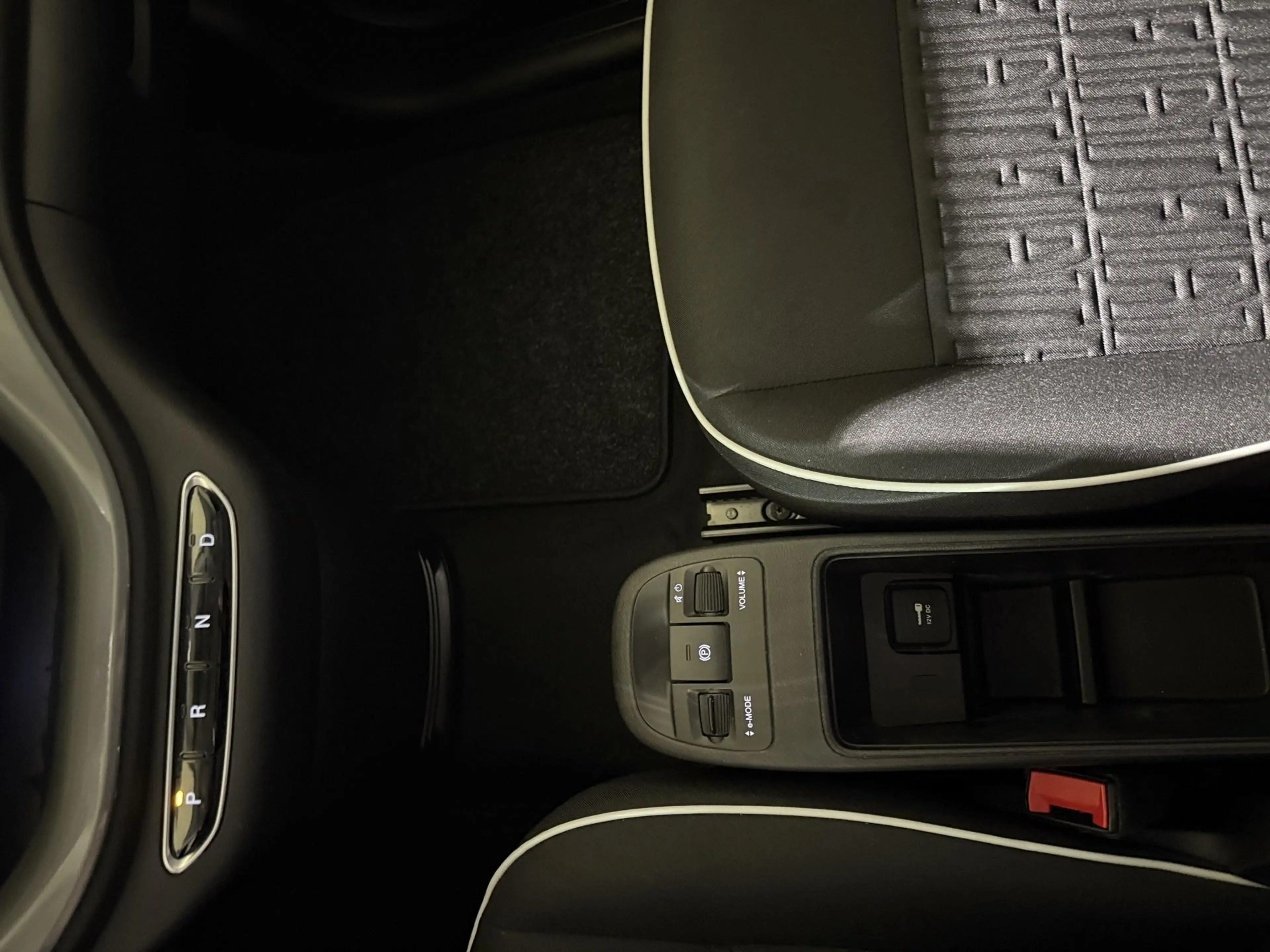 Fiat 500e 500e 24 kWh LIMO — photo 9