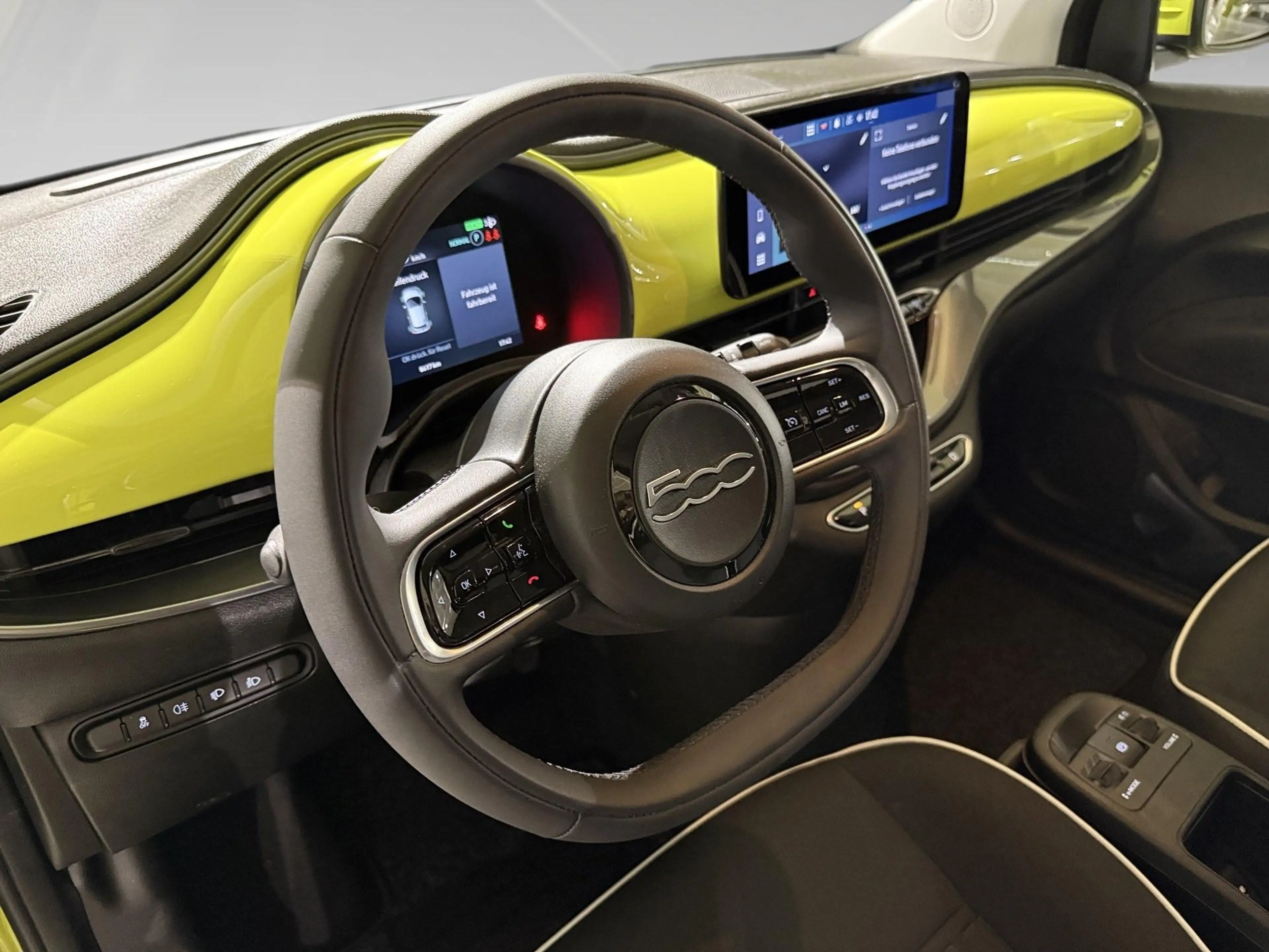 Fiat 500e 500e 24 kWh LIMO — photo 8
