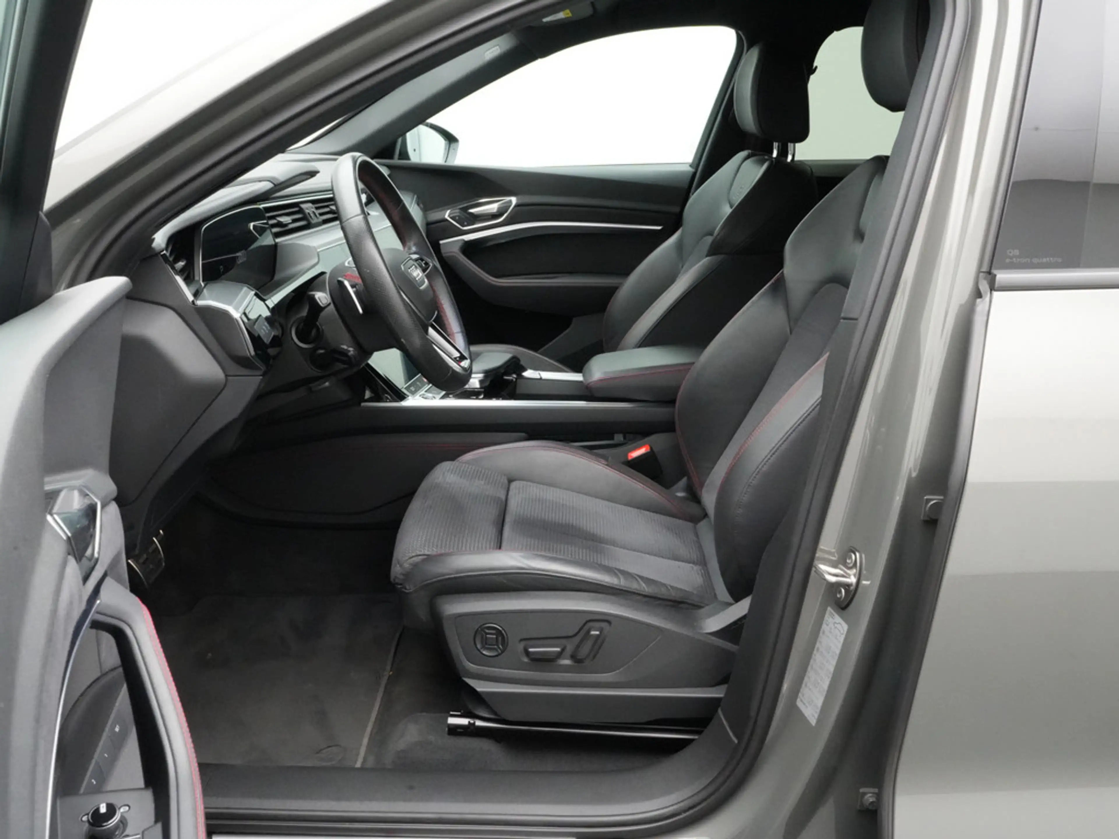 Audi Q8 e-tron S line CARPLAY PDC KAM MEMORY NAVI ACC — photo 14