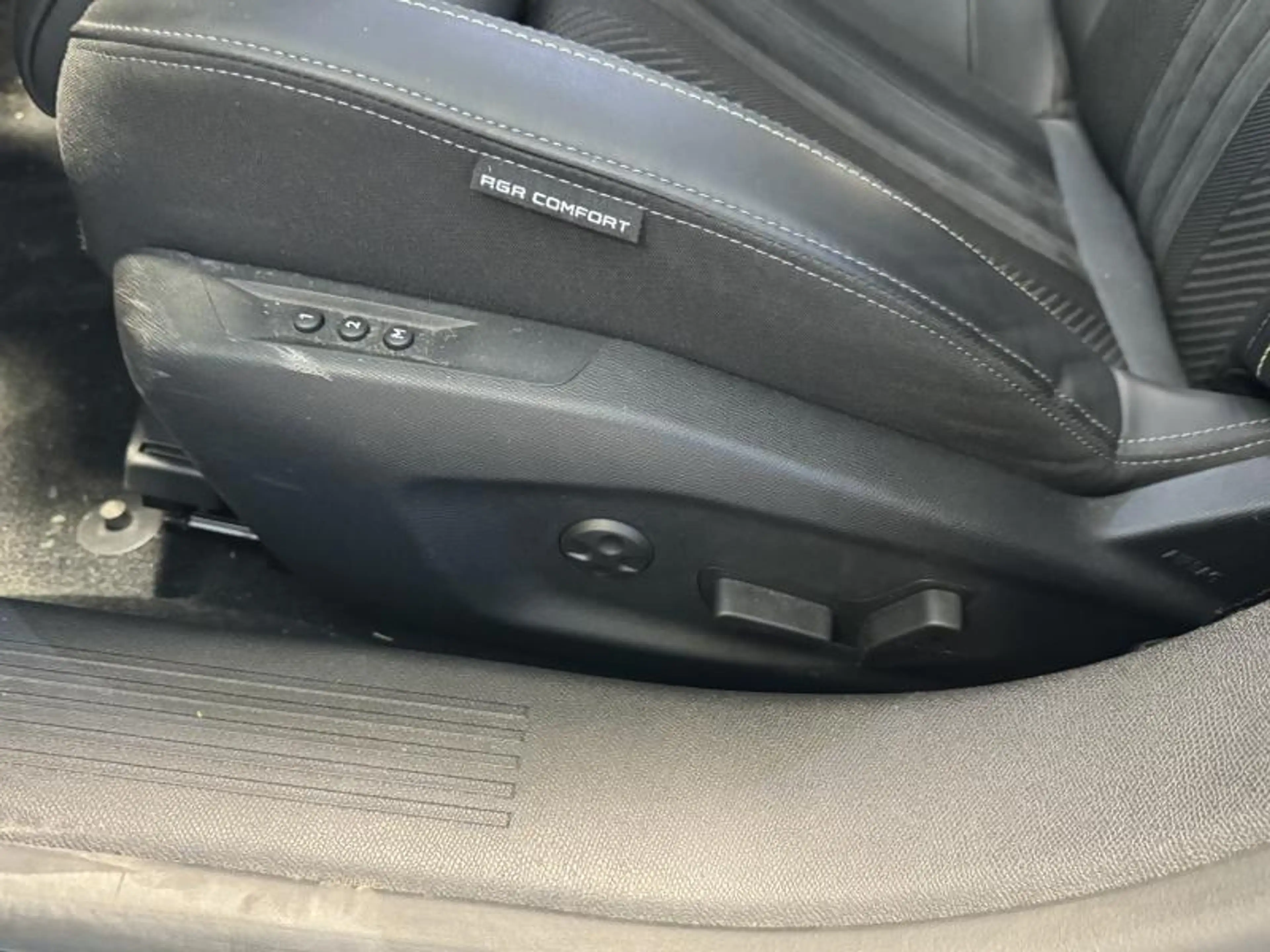 Peugeot 408 GT — photo 13