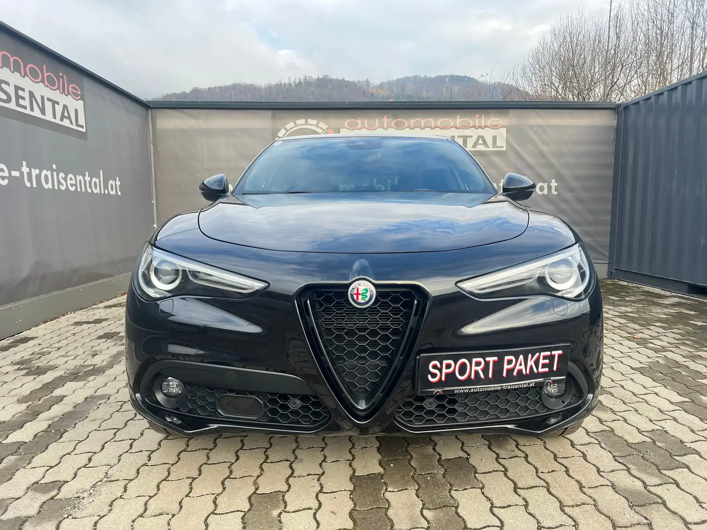 Alfa Romeo Stelvio 2,2 Jdt Veloce Q4 mit Glasschiebedach Schwarz - 2
