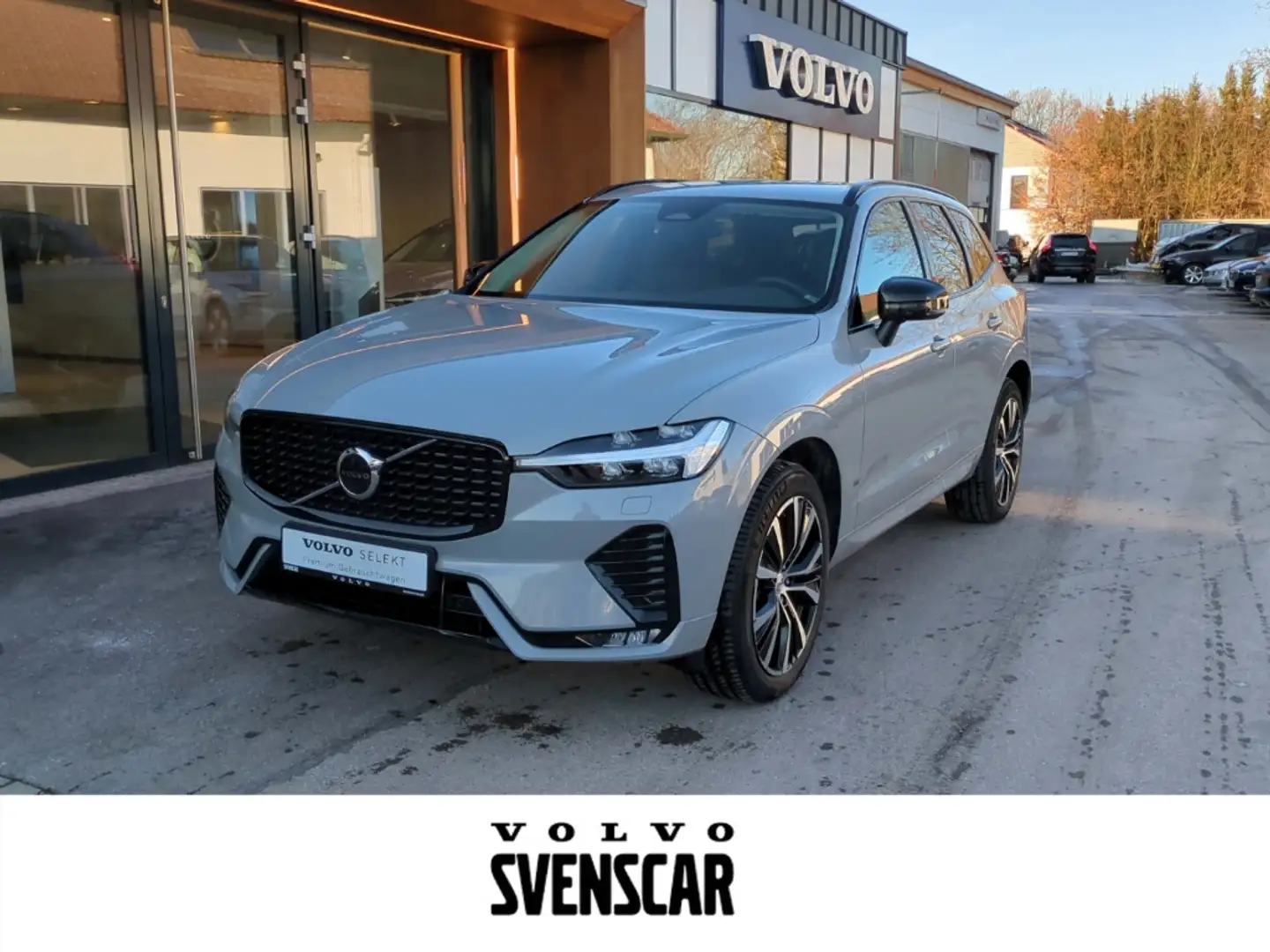 Volvo XC60 Plus Dark AWD B4 Diesel EU6d StandHZG Digitales Co Grau - 1