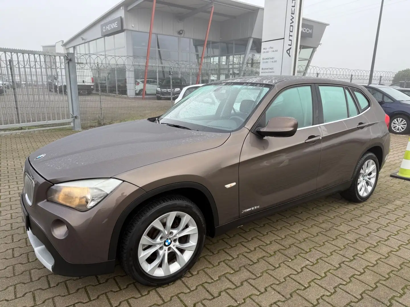 BMW X1 23 d xDrive Automatik ! Grau - 2