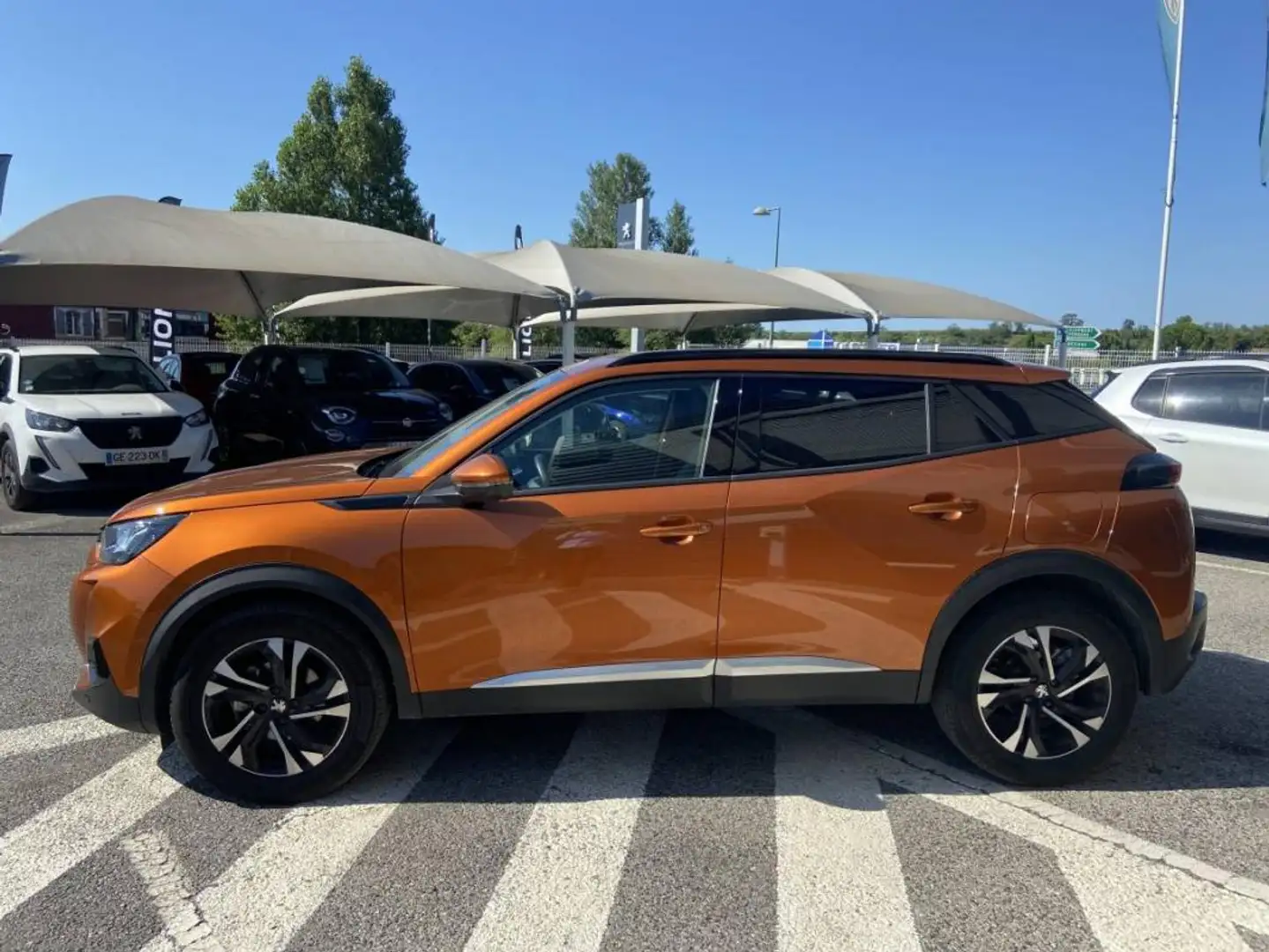 Peugeot 2008 II 1.2 PT 100 S&amp;S ALLURE Naranja - 2