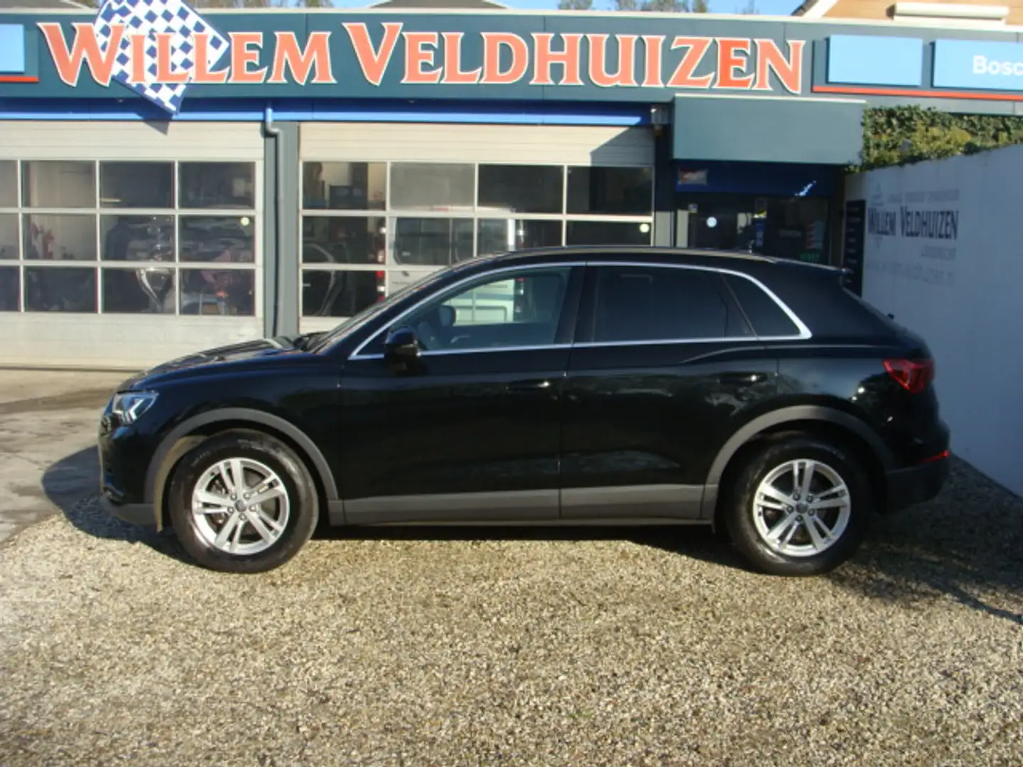 Audi Q3 35 TFSI 150pk Pro Line Zwart - 2