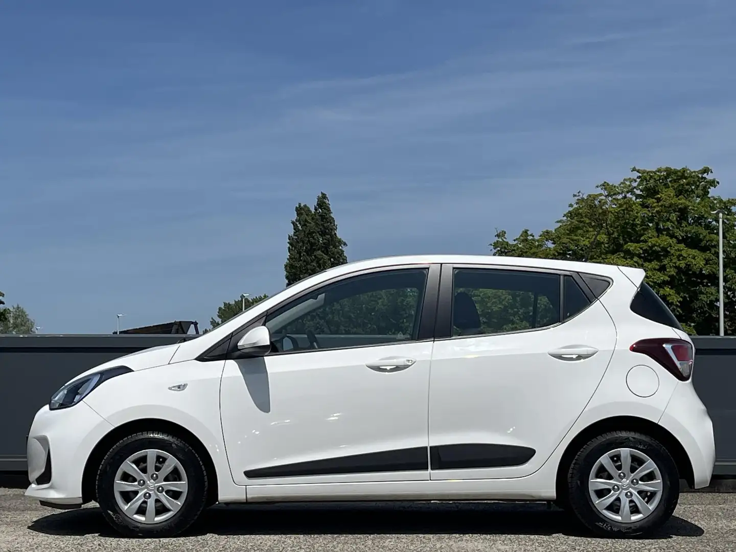 Hyundai i10 5drs 1.0i 67PK Comfort | Geïntegreerde navigatiesy Wit - 2